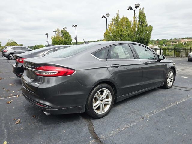 Used 2018 Ford Fusion SE w/ Fusion SE Technology Package FWD image 3