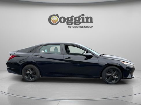 Used 2023 Hyundai Elantra SEL w/ Cargo Package image 6