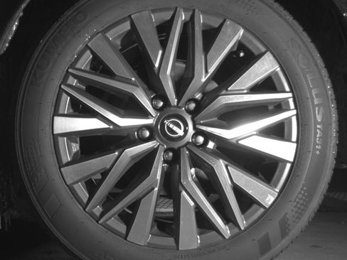 Used 2025 Nissan Altima 2.5 SV FWD image 14