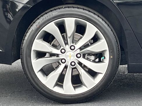 Used 2018 Chevrolet Malibu Premier w/ Premier Sun and Wheel Package FWD image 29