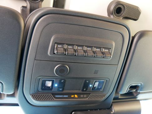 Used 2025 Ford Bronco Heritage Edition AWD/4WD image 35