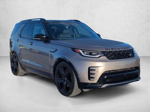 Used 2024 Land Rover Discovery Dynamic SE image 3