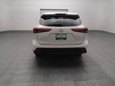Used 2021 Toyota Highlander LE AWD/4WD image 6