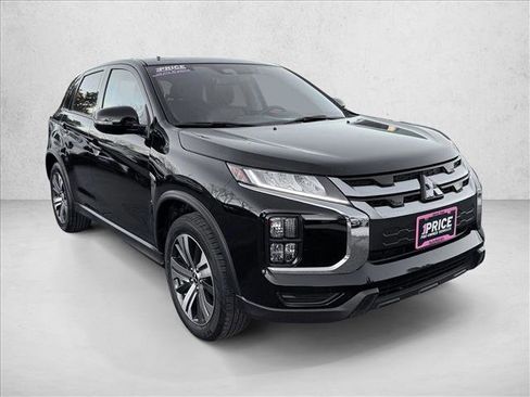 Used 2024 Mitsubishi Outlander SE image 3