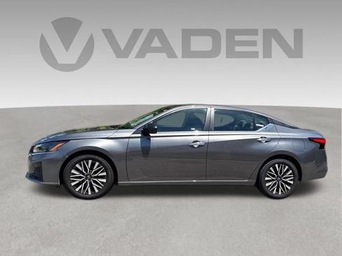 Certified 2025 Nissan Altima 2.5 SV FWD image 22