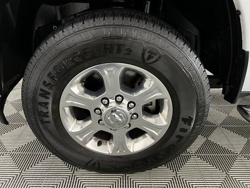 Used 2024 RAM 2500 Big Horn w/ Sport Appearance Package image 12