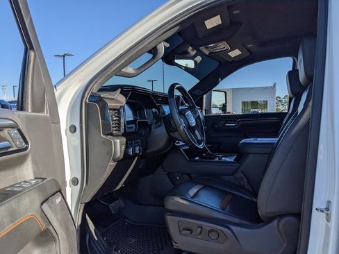 Used 2024 GMC Sierra 2500 AT4 image 39