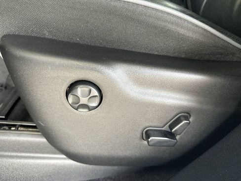 Used 2019 Jeep Grand Cherokee Overland image 14