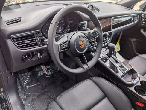 Used 2026 Porsche Macan AWD/4WD image 4