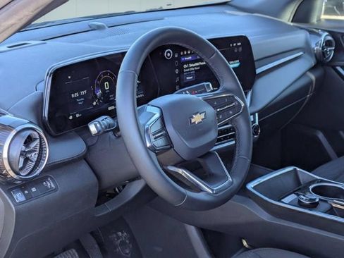Used 2026 Chevrolet Equinox LT FWD image 9