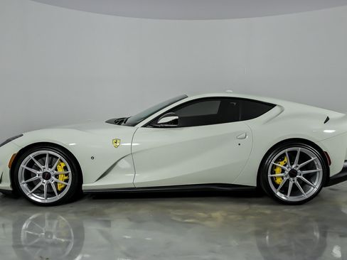 Used 2018 Ferrari 812 Superfast RWD image 8
