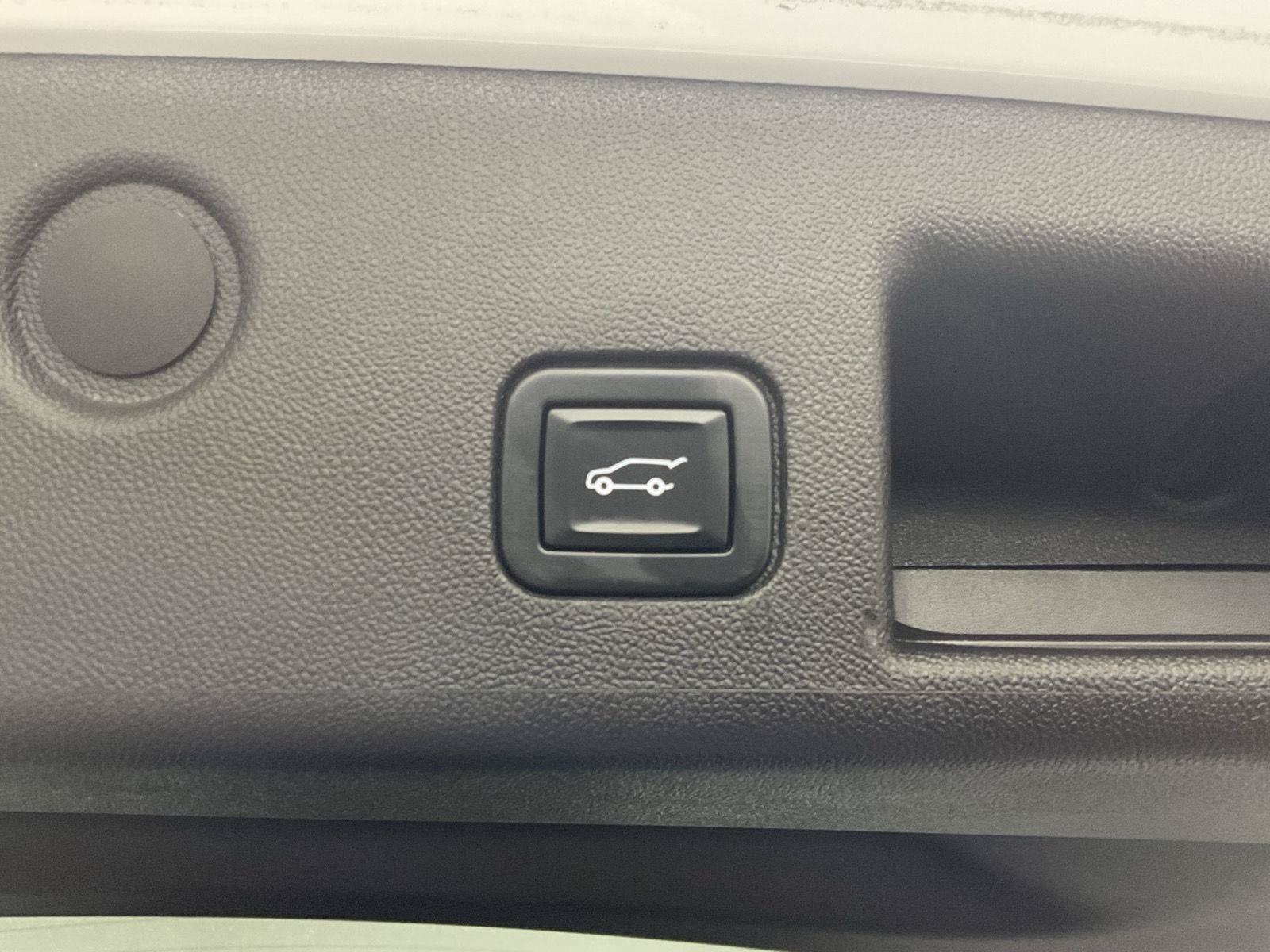 Used 2022 Chevrolet Equinox Premier AWD/4WD image 32
