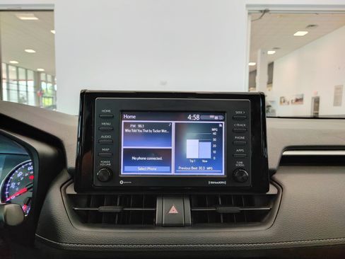 Used 2020 Toyota RAV4 LE w/ Carpet Mat Package FWD image 21