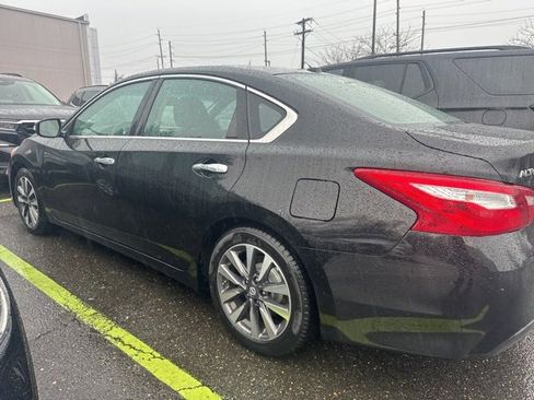 Used 2016 Nissan Altima 2.5 SV w/ Convenience Package image 3