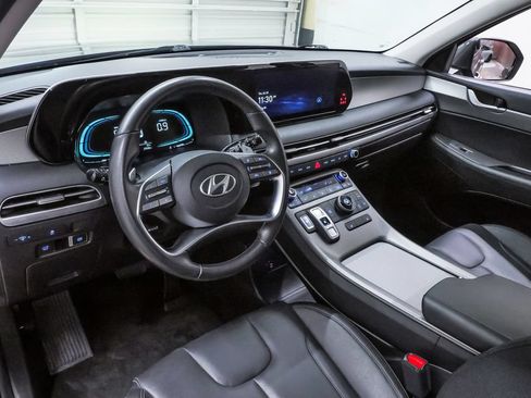 Certified 2025 Hyundai Palisade SEL FWD image 2