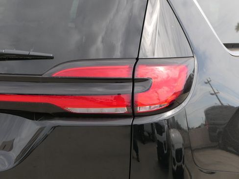 New 2026 Chrysler Pacifica Select image 4