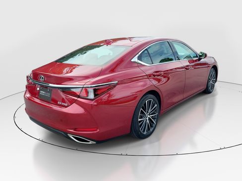 Used 2024 Lexus ES 350 w/ Premium Package FWD image 6