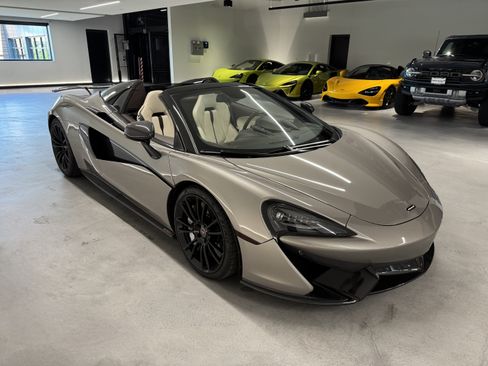 Used 2018 McLaren 570S Spider RWD image 21