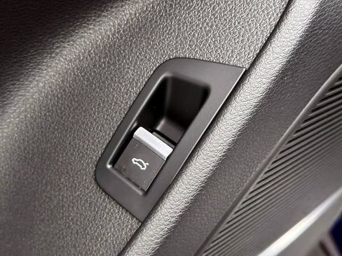 Used 2022 Audi Q7 3.0T Premium Plus w/ Premium Plus Package AWD/4WD image 22