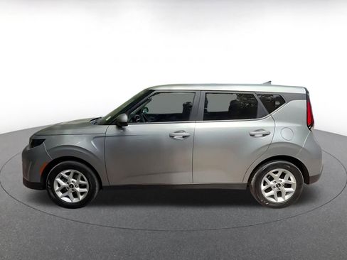 Used 2025 Kia Soul LX w/ LX Technology Package FWD image 9