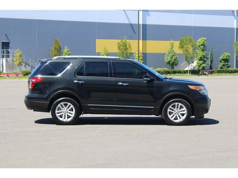 Used 2014 Ford Explorer XLT AWD/4WD image 4