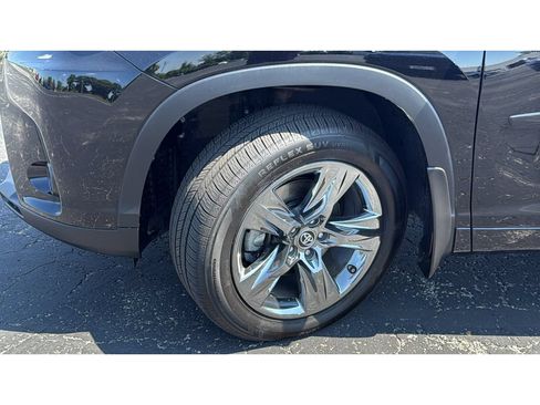 Certified 2019 Toyota Highlander Limited Platinum AWD/4WD image 12