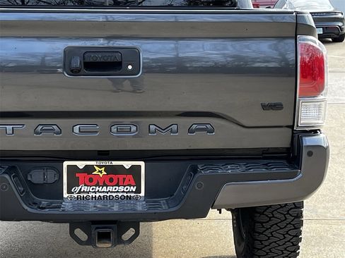 Used 2020 Toyota Tacoma TRD Sport image 6