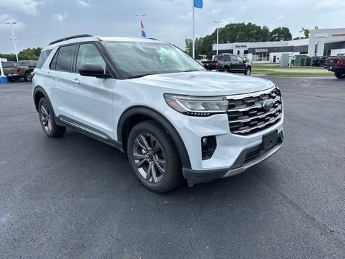 Certified 2025 Ford Explorer Active w/ Active Comfort Package AWD/4WD image 2