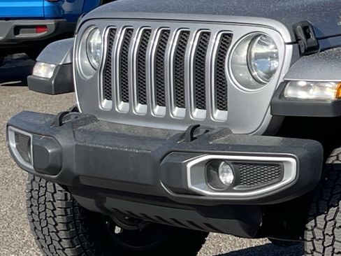 Used 2018 Jeep Wrangler Unlimited Sahara w/ Uconnect 4C Nav & Sound Group AWD/4WD image 29
