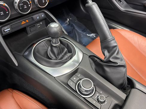 Used 2022 MAZDA MX-5 Miata RF Grand Touring w/ Weather Package RWD image 29