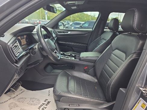 Used 2024 Volkswagen Atlas Cross Sport SEL R-Line image 6