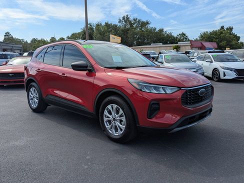 Certified 2025 Ford Escape Active FWD image 2