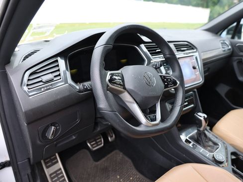 Used 2022 Volkswagen Tiguan SE R-Line AWD/4WD image 11
