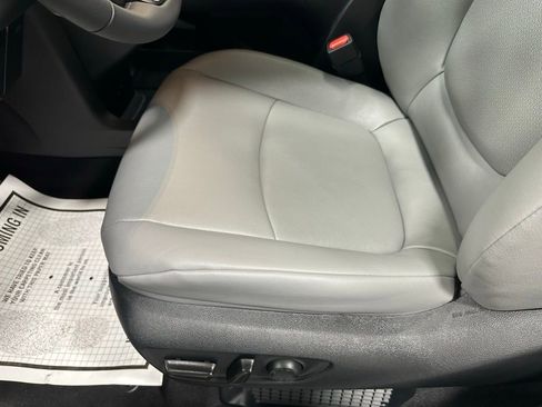 Used 2025 Toyota Sienna XLE image 13