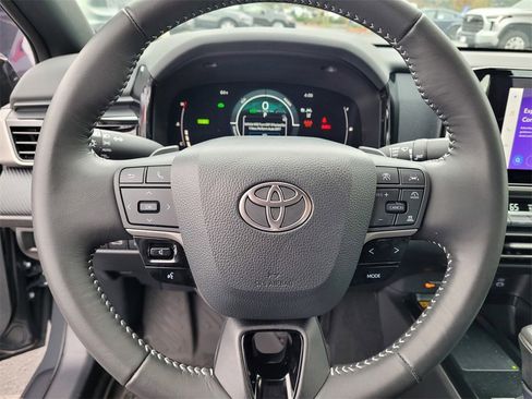 Used 2025 Toyota Camry SE image 22