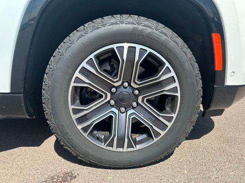 Used 2024 Jeep Wagoneer L Series II w/ Flexible Seating Group image 40