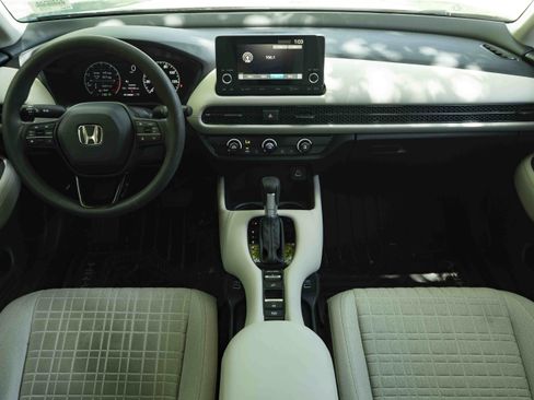 Used 2023 Honda HR-V LX image 26