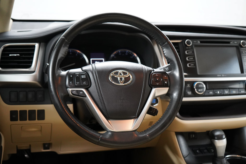 Used 2014 Toyota Highlander XLE AWD/4WD image 13
