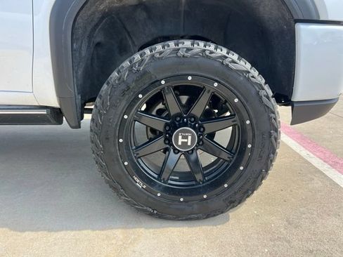 Used 2023 GMC Sierra 2500 Denali AWD/4WD image 3