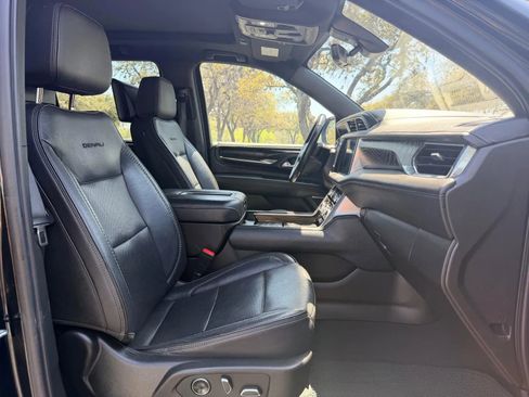 Used 2021 GMC Yukon XL Denali w/ Denali Ultimate Package image 30