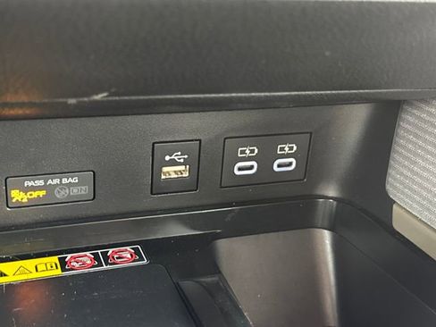 Used 2025 Toyota Camry SE image 25