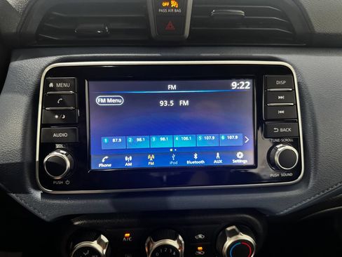 Used 2025 Nissan Versa SV FWD image 4