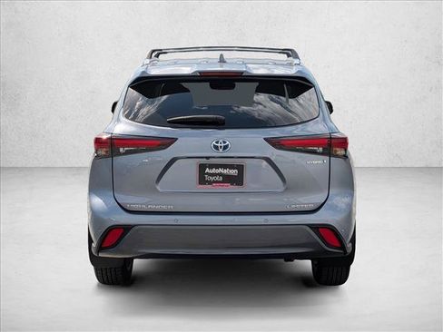 Certified 2024 Toyota Highlander Limited AWD/4WD image 7