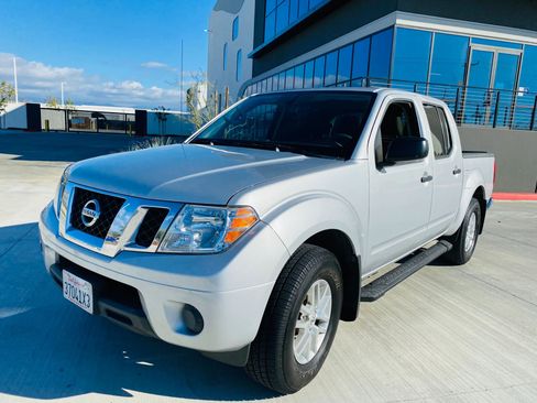 Used 2019 Nissan Frontier SV image 15