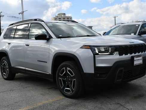 New 2026 Jeep Cherokee Laredo AWD/4WD image 1
