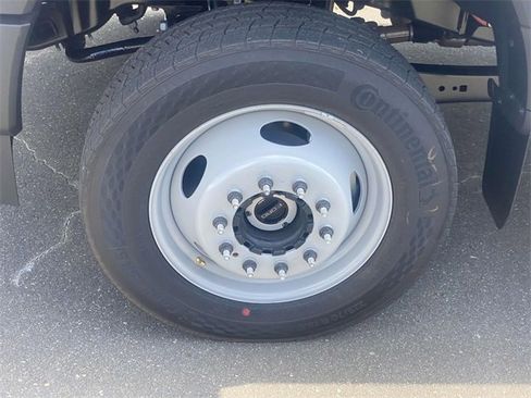 New 2025 Ford F550 4x4 Regular Cab Super Duty image 5