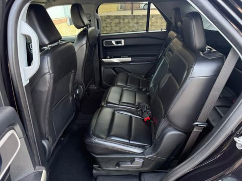 Used 2021 Ford Explorer XLT w/ Equipment Group 202A AWD/4WD image 7