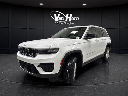 Used 2024 Jeep Grand Cherokee Laredo X image 3