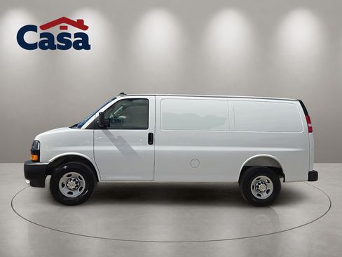 Used 2025 Chevrolet Express 2500 w/ Driver Convenience Package RWD image 3