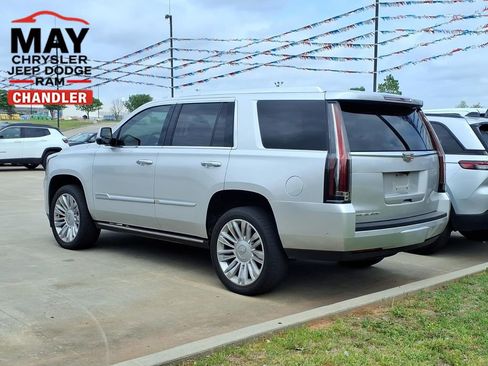 Used 2020 Cadillac Escalade Platinum AWD/4WD image 2